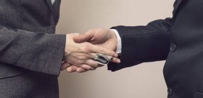 लोकायुक्त की कार्रवाई, पशुपालन विभाग के बाबू 6500 रूपए की रिश्वत लेते रंगेहाथों गिरफ्तार