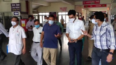 कोरोना के बढ़ते मामलों को देखते हुए नर्मदापुरम संभागायुक्त पहुँचे बैतूल, व्यवस्थाओं का लिया जायज़ा