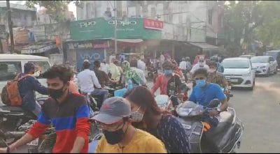 देवास बाजार में लॉकडाउन के पहले मची अफरा-तफरी