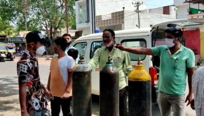 खरगोन : मानवता प्राणवायु सेवा केंद्र स्थापित कर मरीजों को पहुंचाए ऑक्सीजन सिलेंडर, विधायक ने की प्रशंसा