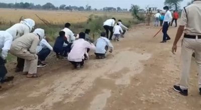 शादी में आए बारातियों की ऐसे हुई आवभगत, मेंढक कूद कराई, देखिये Video