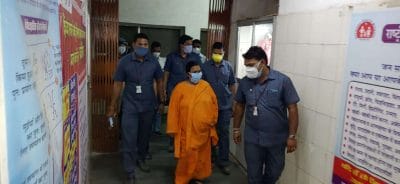 टीकमगढ़ जिला अस्पताल का उमा भारती ने किया निरीक्षण, बोली नहीं होगी ऑक्सीजन की कमी