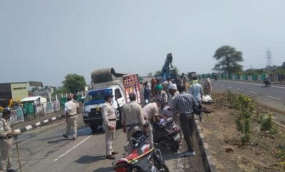 जबलपुर: कटनी-नागपुर हाईवे पर मछलियों से भरा ट्रक पलटा, सड़क पर मछलियों की मची लूट