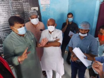 नाले का पानी सड़क पर देख भड़के ऊर्जा मंत्री, जन मित्र केंद्रों पर लगाई फटकार