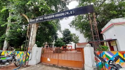 रतलाम में चलती बाइक पर हुई वकील की मौत पर कोर्ट सख्त, पुलिस को कार्यवाही करने के दिए आदेश