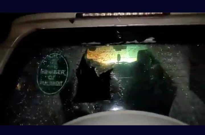 BJP MP की गाड़ी पर हमलावरों ने किया हमला, आई चोट, अस्पताल में भर्ती