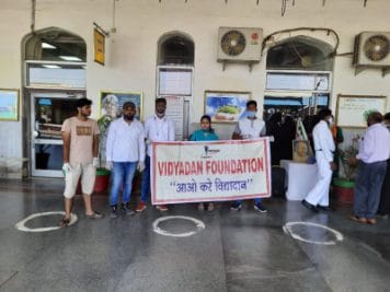 युवाओं ने बनाया 300 वॉलिंटियर्स का ग्रुप, तीन राज्यों में कर रहे कोरोना पीड़ितों को मदद