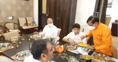 VIDEO: वीडी शर्मा के घर पहुंचे ज्योतिरादित्य सिंधिया, लंच से पहले दिया बड़ा बयान