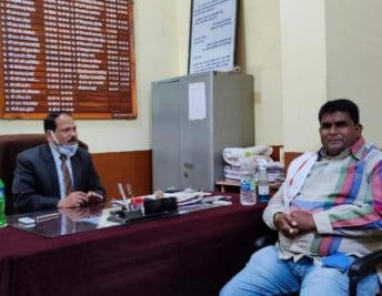 खरगोन : पूर्व सीएमओ राधेश्याम मण्डलोई ने तबादले के 85 दिन बाद अचानक संभाला पदभार, कर्मचारी अचंभित