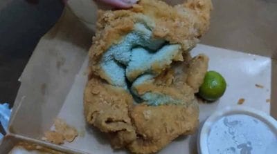 महिला ने ऑर्डर किया चिकन, मिली डीप फ्राइड तौलिया, देखें Viral Video