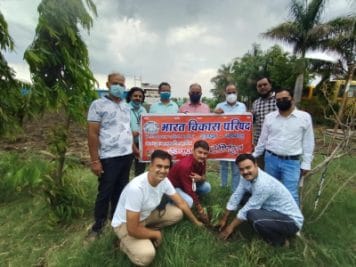 समाजसेवियों ने विश्व पर्यावरण दिवस पर किया वृक्षारोपण, रक्तदान शिविर का भी आयोजन
