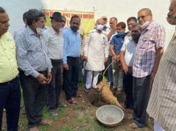 Damoh: राष्ट्रीय संत के जन्मदिन पर पूर्व वित्त मंत्री जयंत मलैया की मौजूदगी में किया गया पौधारोपण