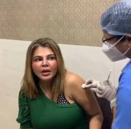 गाने गाते हुए राखी सावंत ने लगवाई वैक्सीन, की ये घोषणा