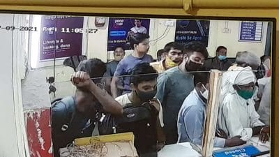 SBI में कैश डिपॉजिट करने आये युवक को बदमाशों ने बनाया अपना शिकार, बैग से उड़ाए 50 हजार