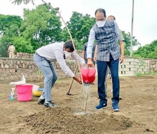 Tokyo Olympics 2021: ओलंपिक में भारत की जीत के लिए किया गया पौधारोपण, सीएम ने भी गुलमोहर का पौधा लगाकर दिया पर्यावरण का संदेश