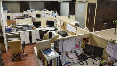 DA-प्रमोशन की मांग पर गरमाया मामला, MP के 70 हजार कर्मचारियों ने दफ्तर में लगाया लॉकडाउन