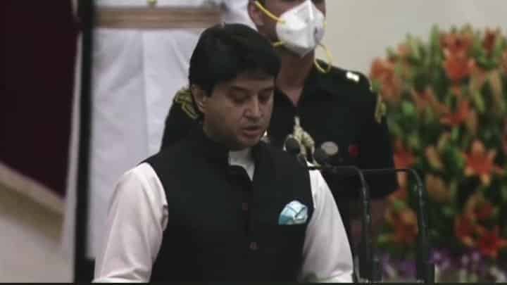 Modi Cabinet Expansion: ज्योतिरादित्य सिंधिया ने ली मंत्री पद की शपथ, देखें वीडियो