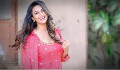 Video : जब दिव्यांका त्रिपाठी पर होने लगी फूलों की बरसात, देखिये वीडियो