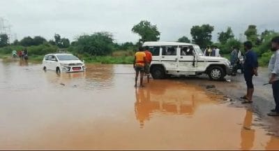Chhindwara : उफनते नाले में फंसी राज्य मंत्री की कार, फिर हुआ ये…