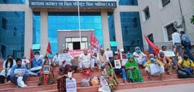 Gwalior News : कोरोना मृतकों के फोटो हाथ में लेकर परिजनों के साथ माकपा ने घेरा कलेक्ट्रेट, की ये मांग