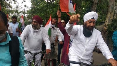 पेट्रोल,डीजल की बढ़ती कीमतों पर कांग्रेस आक्रोशित, निकाली साइकिल रैली