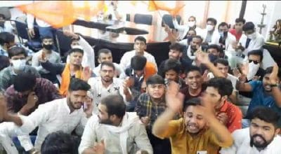मेडिकल यूनिवर्सिटी के कुलपति को हटाने के लिए ABVP का प्रदर्शन, कुलपति के चेंबर में घुसकर की नारेबाजी
