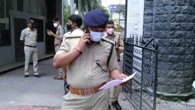 इंदौर में नाबालिग ने की DIG कार्यालय में आत्मदाह की कोशिश, बदमाशों की छेड़छाड़ से तंग आकर उठाया कदम