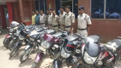 Morena news: पुलिस के हत्थे चढ़े 3 शातिर चोर, चोरी की 9 मोटरसाइकिल बरामद