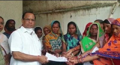 Damoh : अपनी समस्याओं को लेकर कांग्रेस विधायक से मिला आदिवासी समुदाय, सौंपा ज्ञापन