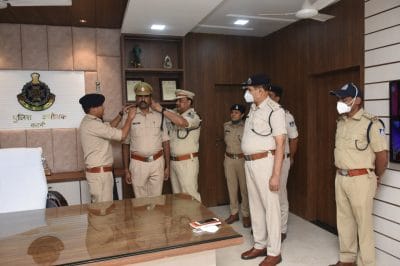 Promotion: कई पुलिसकर्मियों को मिली पदोन्नति, स्टार लगाकर दिया गया उच्च पद का प्रभार