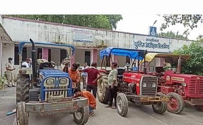 विद्युत सप्लाई ठप हुई तो एसपी ने ऐसा कर लौटाया बाढ़ प्रभावित गांवों में उजाला