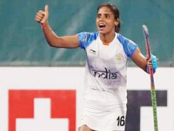 बेहद तंगी के बावजूद अपनी मेहनत से रचा इतिहास, पिता के निधन पर घर भी नही जा पाई थी महिला हॉकी स्टार वंदना कटारिया