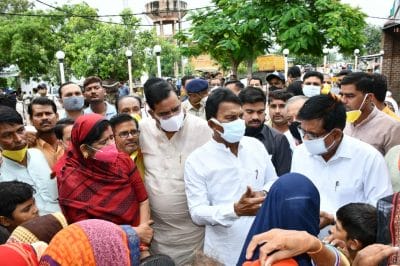 बाढ़ प्रभावितों के बीच पहुंचे प्रभारी मंत्री, अधिकारियों को निर्देश, एक भी चेहरे पर चिंता की लकीरें नहीं दिखें