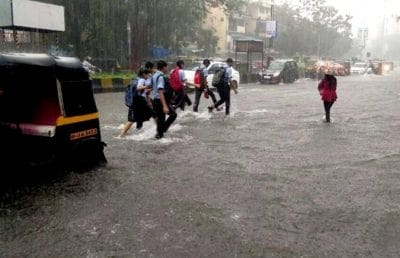 UP Weather: मौसम में बदलाव, 49 जिलों में भारी बारिश का अलर्ट, 2 दिन स्कूल बंद, जानें विभाग का पूर्वानुमान