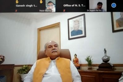 अतिवृष्टि प्रभावित क्षेत्रों में मदद के लिए केंद्रीय मंत्री नरेंद्र तोमर ने वीसी के जरिए की बैठक, प्रशासन को दिए निर्देश
