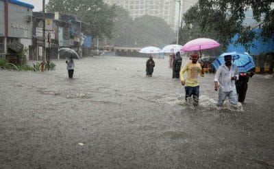 UP Weather : 50 जिलों में भारी बारिश को लेकर अलर्ट, वज्रपात-तेज हवाएं, कई शहरों में बाढ़ का खतरा, स्कूल बंद-70 ट्रेनें रद्द, जानें IMD पूर्वानुमान