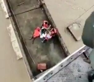 जब मंत्री ने लगा दी लोगों के लिए जान की बाजी, देखिए जांबाजी का अद्भुत VIDEO