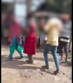 प्रेमी जोड़ने के घर से भागने में मदद के शक में नाबालिग़ बच्ची के गले में टायर डालकर नचवाया, वीडियो वायरल