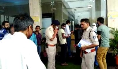 Indore news : होटल प्रबंधन की बड़ी लापरवाही, ठहरने वालों की जानकारी ना रखने पर होटल सील