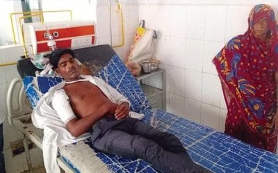 लापरवाही ! वैक्सीन लगवाते समय युवक के हाथ में टूटी सुई, अब हाथ-पैर नहीं कर रहे काम