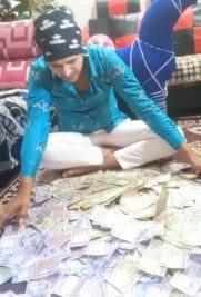 नकली टीसी का वीडियो वायरल, हजारों के नोट उड़ाता नज़र आ रहा आरोपी