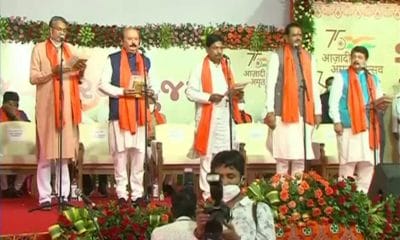 गुजरात मंत्रिमंडल : नई कैबिनेट ने ली शपथ, सारे घर के बदल डाले की तर्ज पर 24 चेहरों में एक भी पुराना नहीं