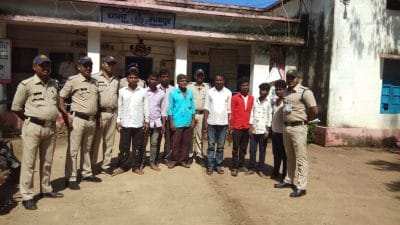 सोने के गहने चमकाने के नाम पर ठगी करने वाला गिरोह चढ़ा पुलिस के हत्थे, 3 लाख के माल सहित 8 गिरफ्तार