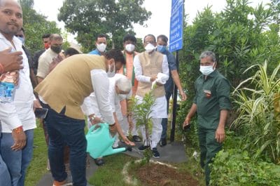 CM शिवराज ने भेड़ाघाट स्थित पर्यटन स्थल पर लगाए पौधे, जनप्रतिनिधियों को दिये जरूरी निर्देश