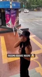 इंदौर में ट्रैफिक सिग्नल पर डांस करते लड़की का वीडियो हुआ वायरल, पुलिस ने कही यह बात