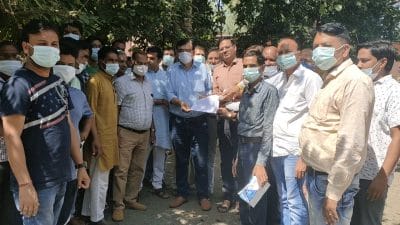 जुलूस को लेकर पुलिस कार्रवाई से नाराज़ समाज के लोगों ने की FIR निरस्त करने की मांग