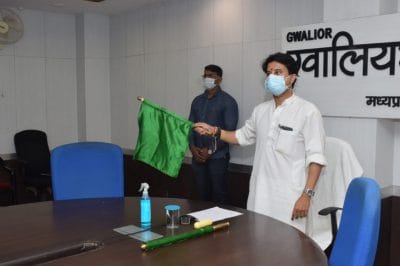 इंदौर-चंडीगढ़ एक्सप्रेस का बदरवास स्टॉपेज शुरू, सिंधिया ने दिखाई हरी झंडी