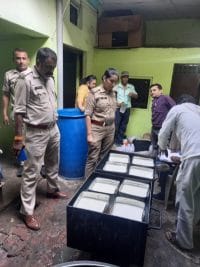 मिलावटखोरों पर छापामार कार्रवाई, डेयरी से भारी मात्रा में नकली घी-पनीर जब्त, 2 गिरफ्तार