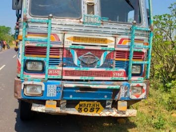 Road Accident: 2 भीषण सड़क हादसे में 4 लोगों की मौत, तेज रफ्तार ट्रक ने बाइक सवारों को रौंदा