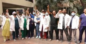 जूनियर डॉक्टरों की भर्ती मामले में इंदौर के एमवाय अस्पताल में जूडा की हड़ताल, जमकर की नारेबाजी